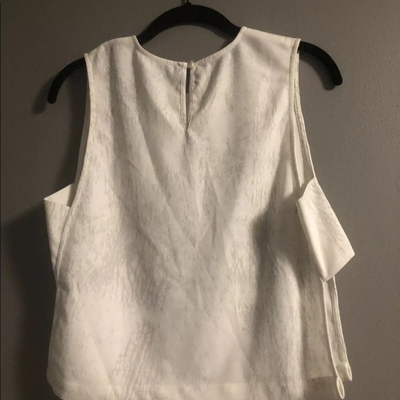 Bella Luxx Side Cut Out Tank White‎ and Grey - Picture 1 of 8